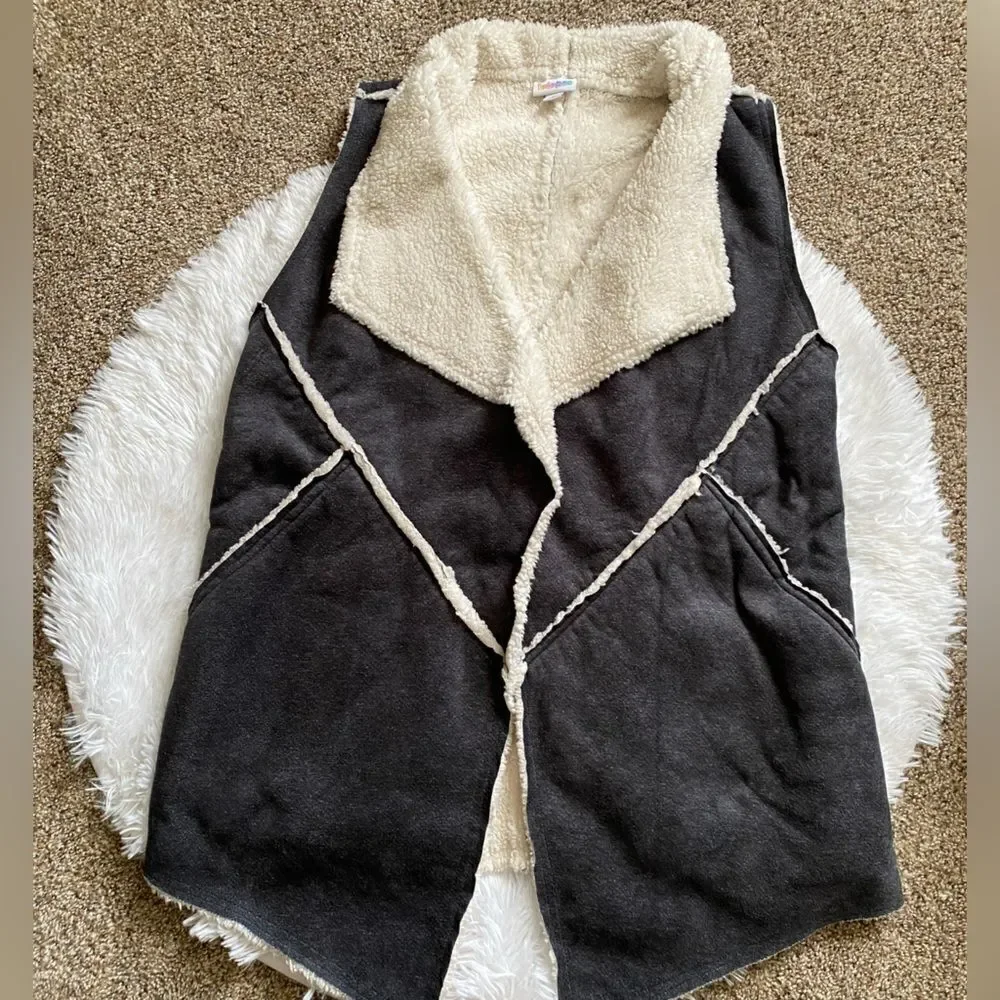 LULAROE Marlow Faux Suede Sherpa Vest Womens Size‎ Medium Gray